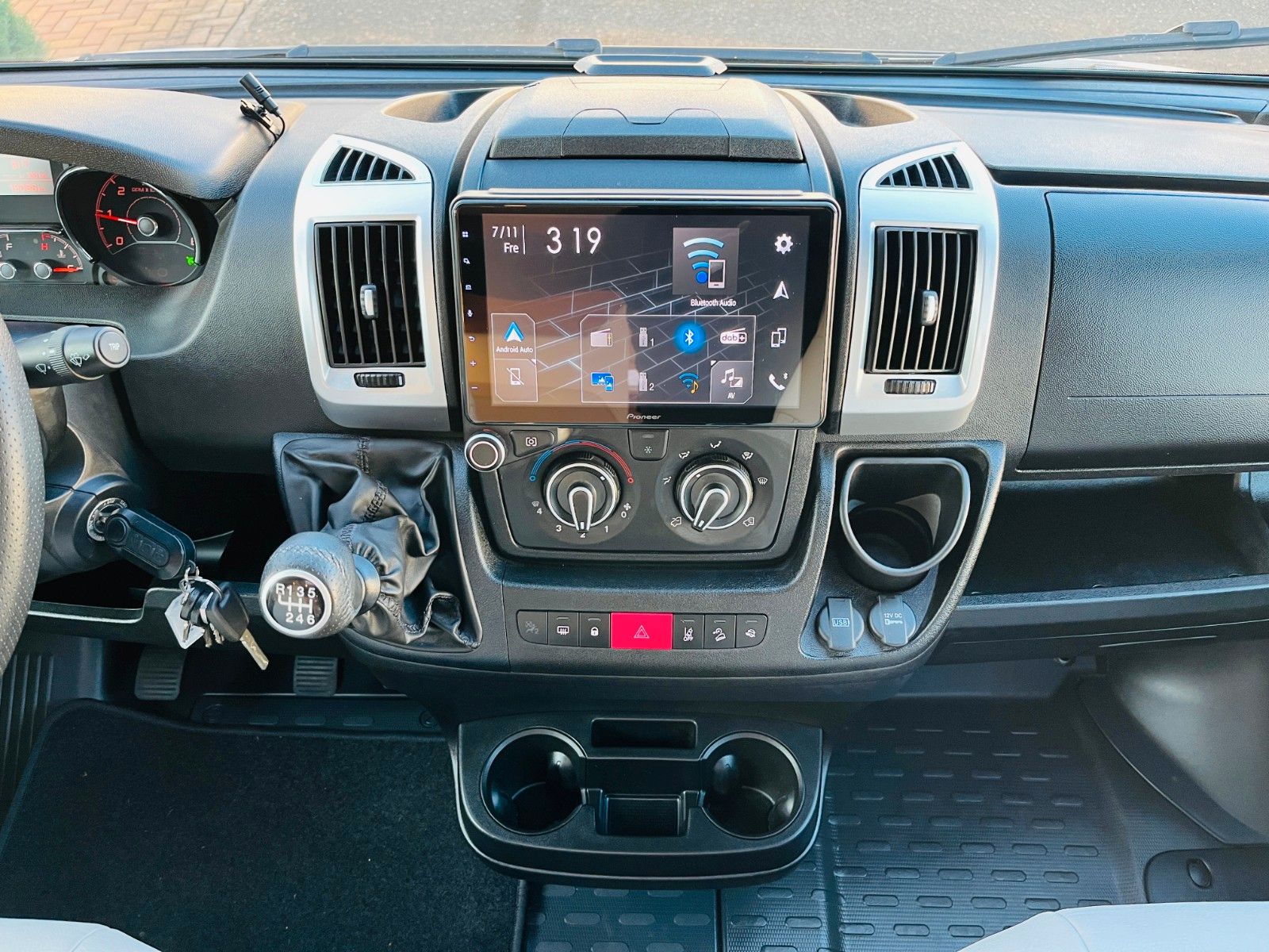 Fahrzeugabbildung Pilote V 600 GJ QUERBETT MARKISE SOLAR NAVI