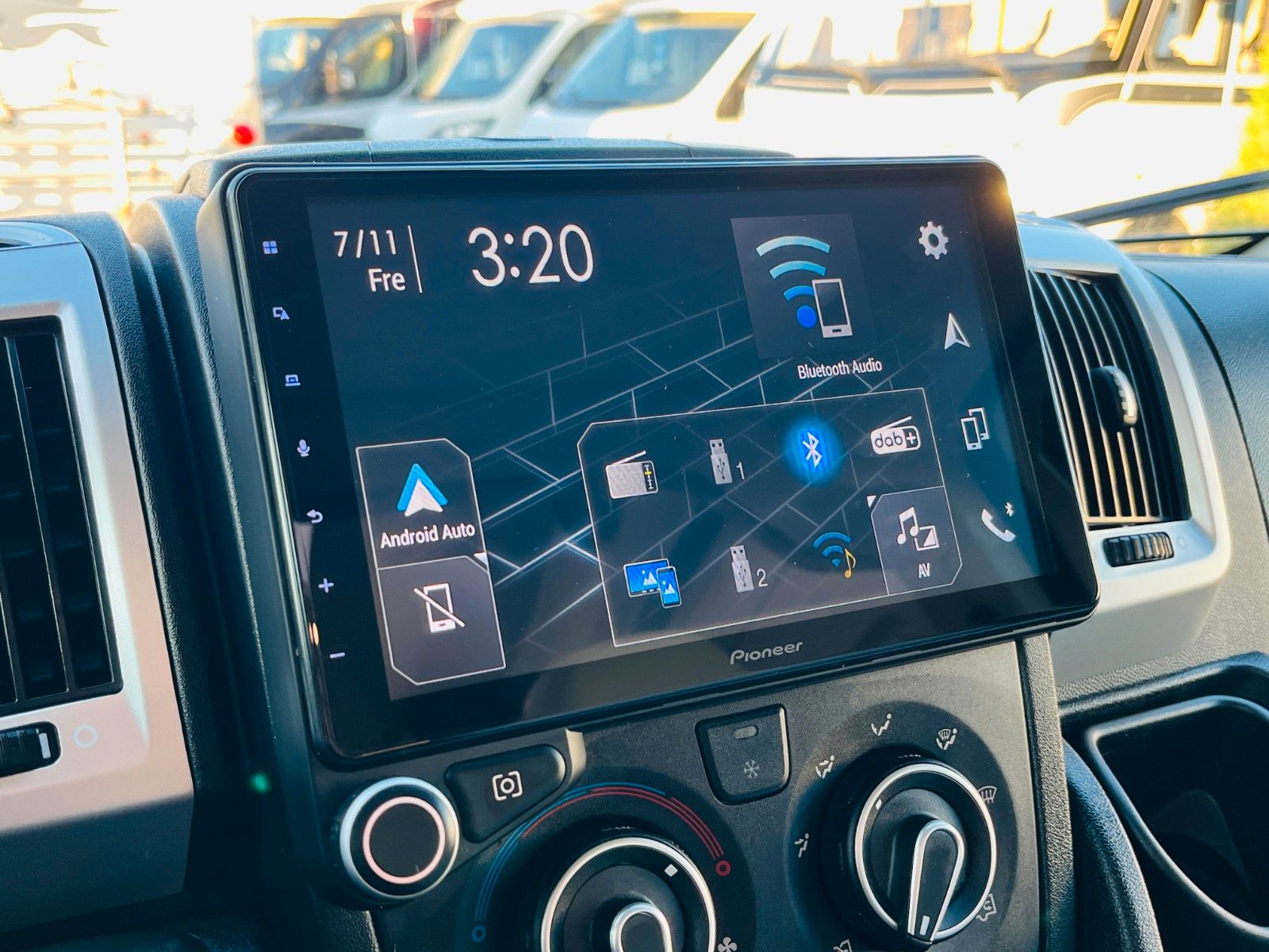 Fahrzeugabbildung Pilote V 600 GJ QUERBETT MARKISE SOLAR NAVI