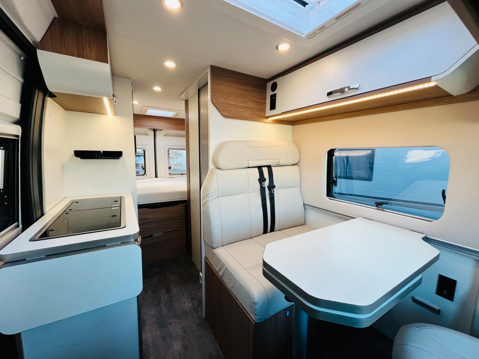 Fahrzeugabbildung Pilote V 600 GJ QUERBETT MARKISE SOLAR NAVI