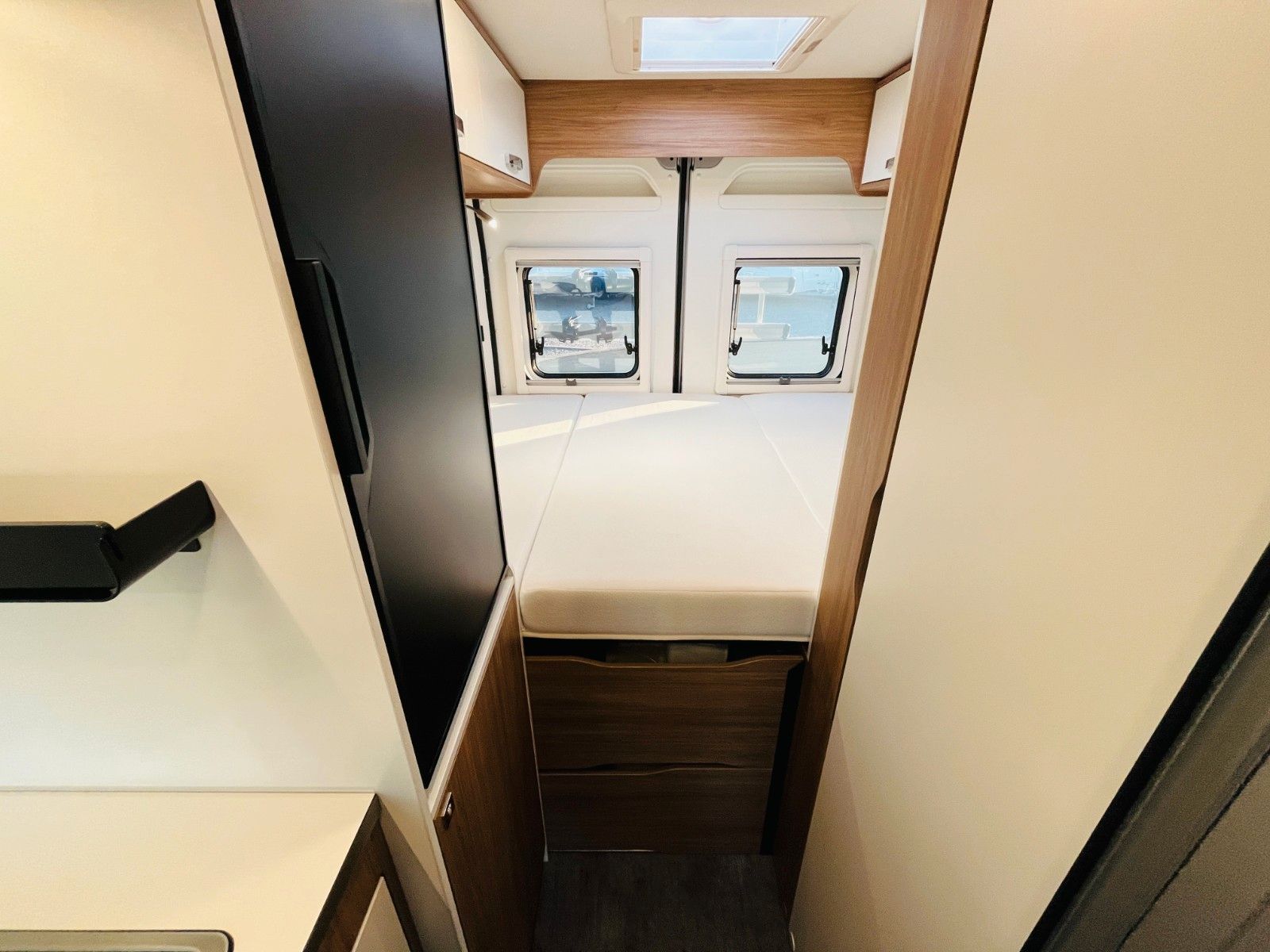 Fahrzeugabbildung Pilote V 600 GJ QUERBETT MARKISE SOLAR NAVI