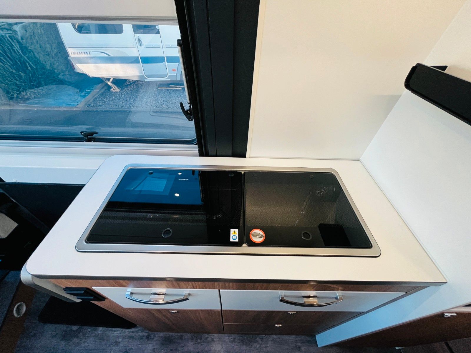 Fahrzeugabbildung Pilote V 600 GJ QUERBETT MARKISE SOLAR NAVI