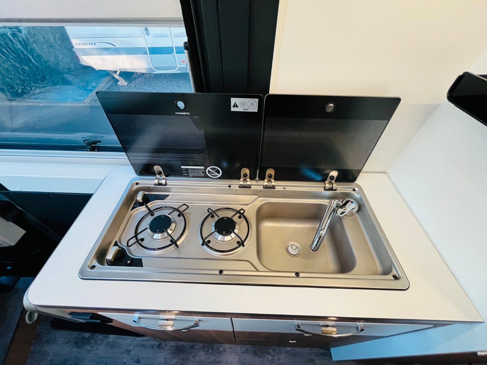 Fahrzeugabbildung Pilote V 600 GJ QUERBETT MARKISE SOLAR NAVI