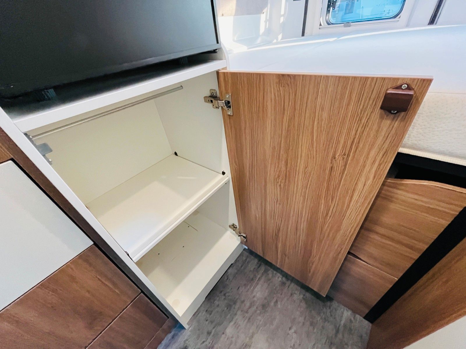 Fahrzeugabbildung Pilote V 600 GJ QUERBETT MARKISE SOLAR NAVI