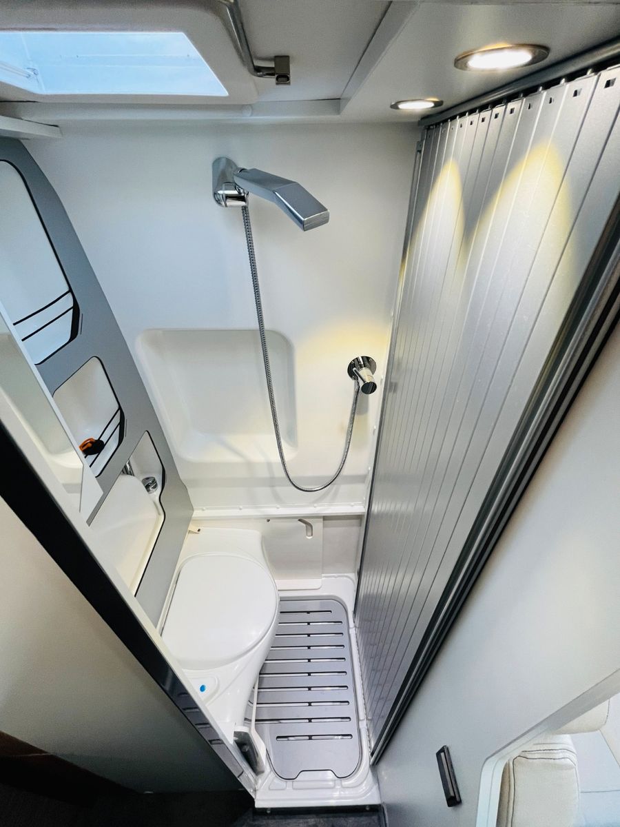 Fahrzeugabbildung Pilote V 600 GJ QUERBETT MARKISE SOLAR NAVI