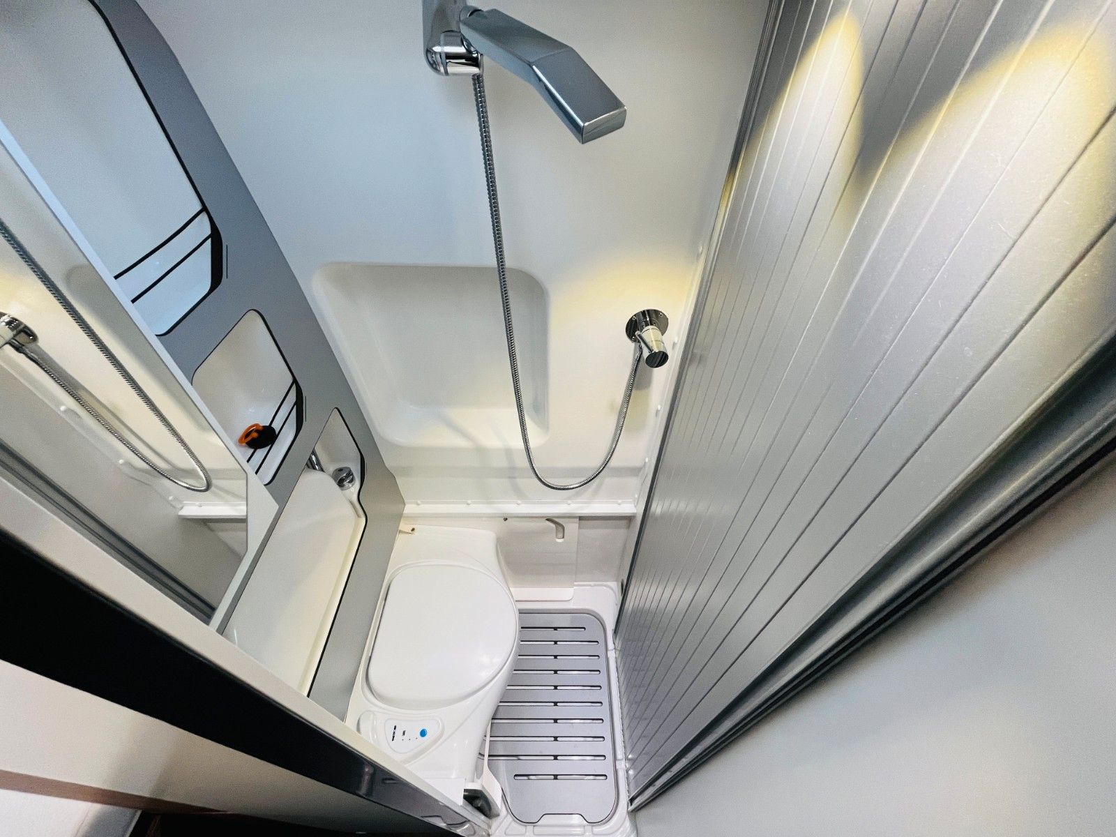 Fahrzeugabbildung Pilote V 600 GJ QUERBETT MARKISE SOLAR NAVI