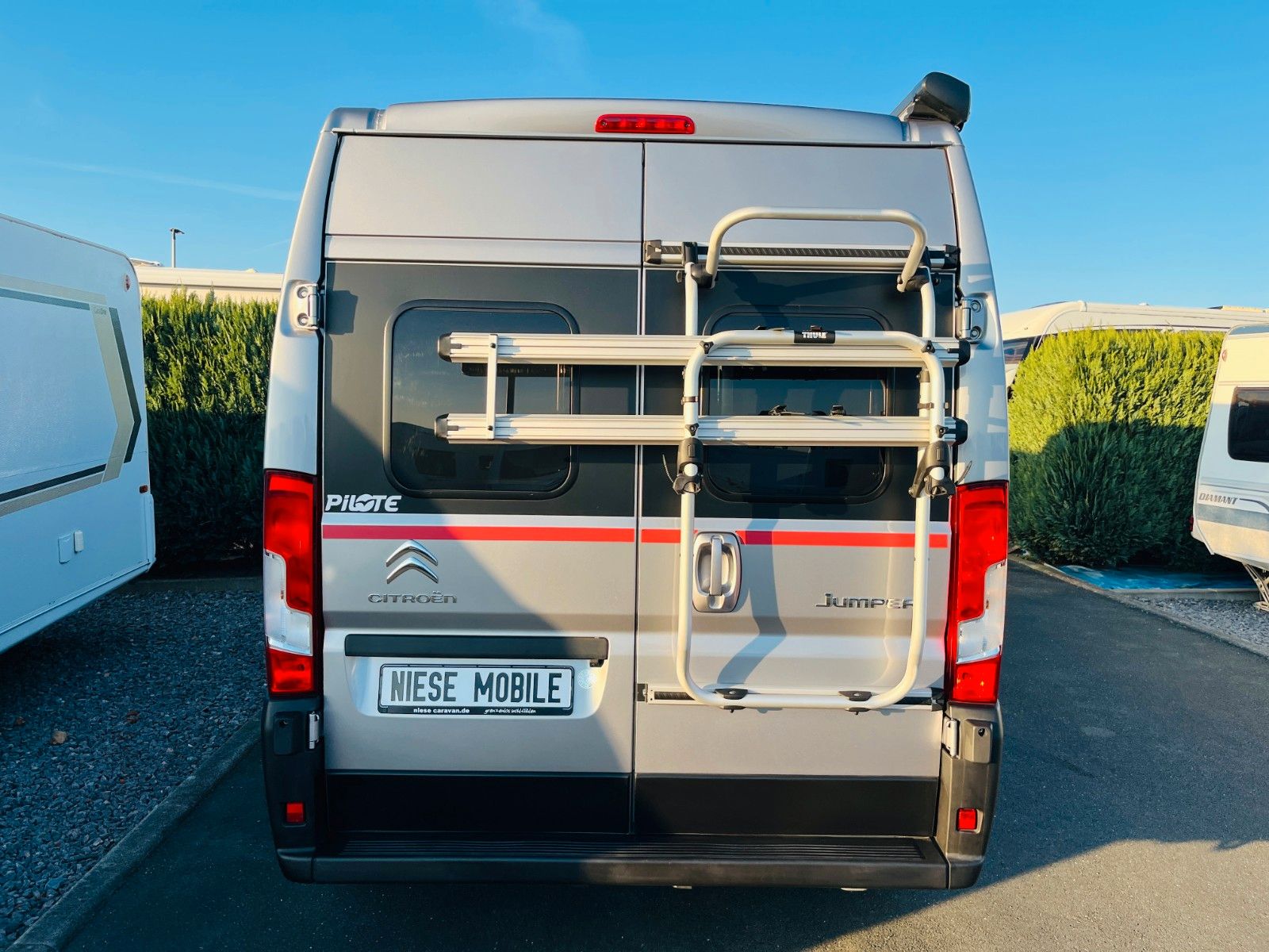 Fahrzeugabbildung Pilote V 600 GJ QUERBETT MARKISE SOLAR NAVI