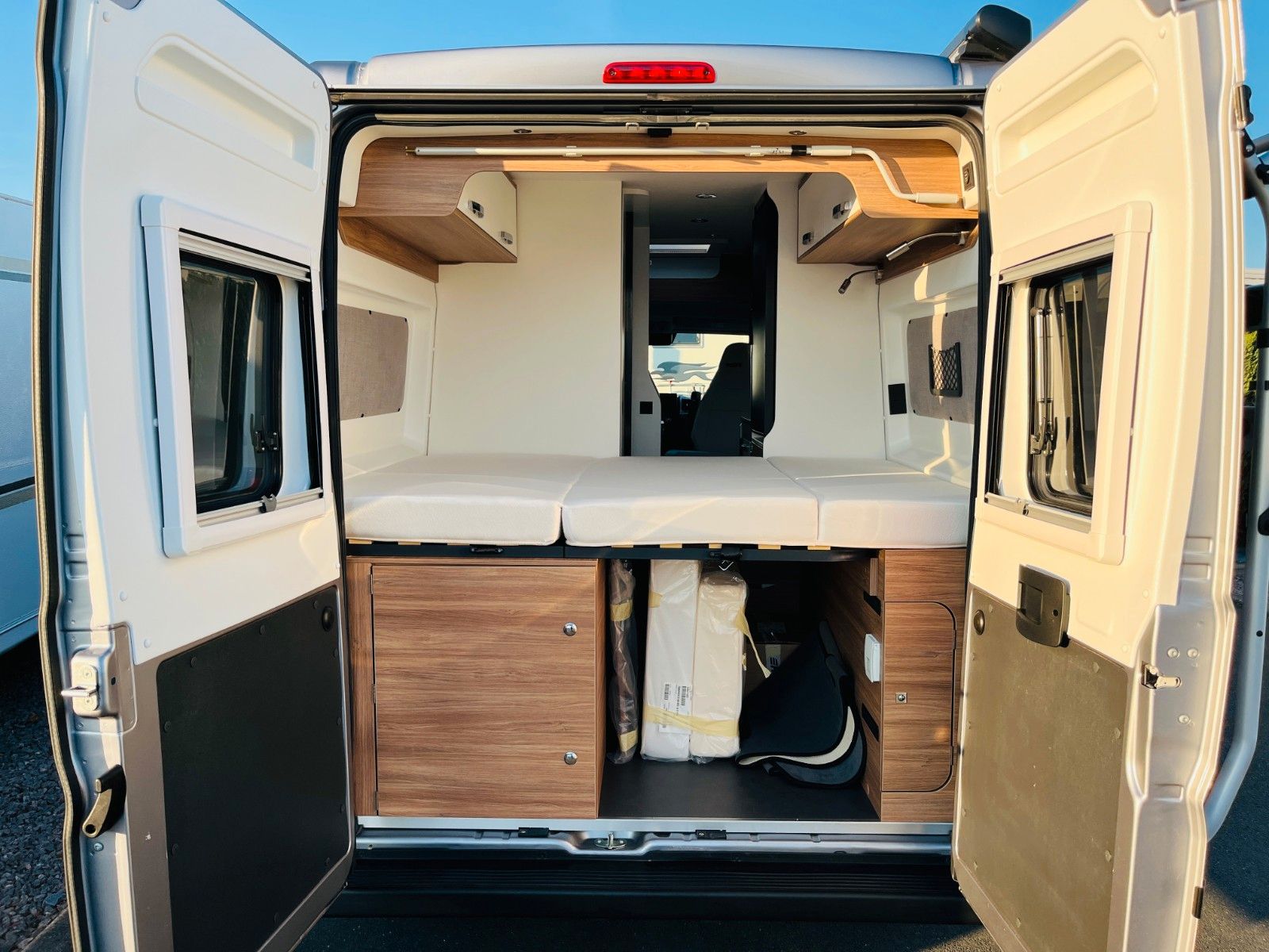 Fahrzeugabbildung Pilote V 600 GJ QUERBETT MARKISE SOLAR NAVI