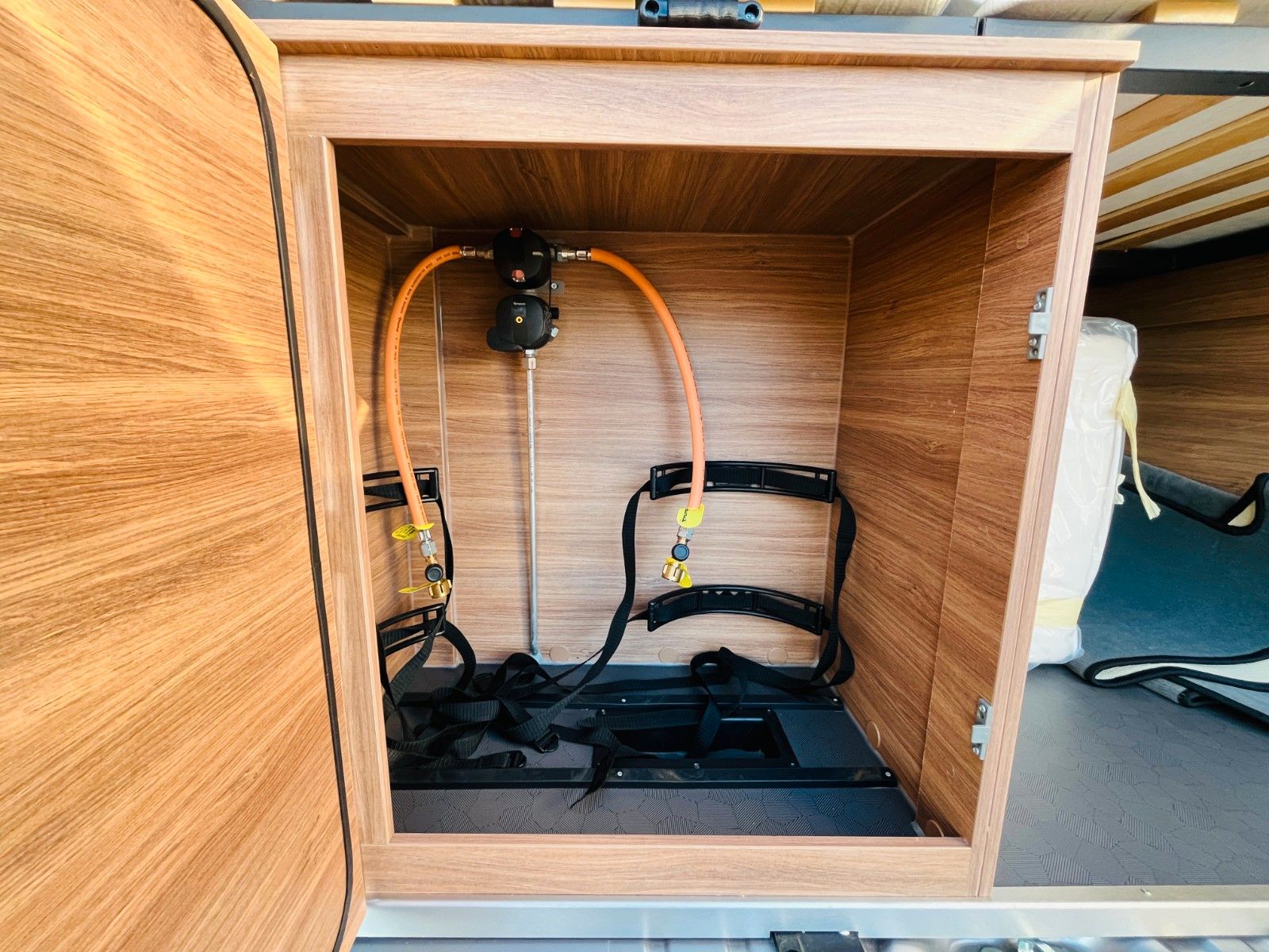 Fahrzeugabbildung Pilote V 600 GJ QUERBETT MARKISE SOLAR NAVI