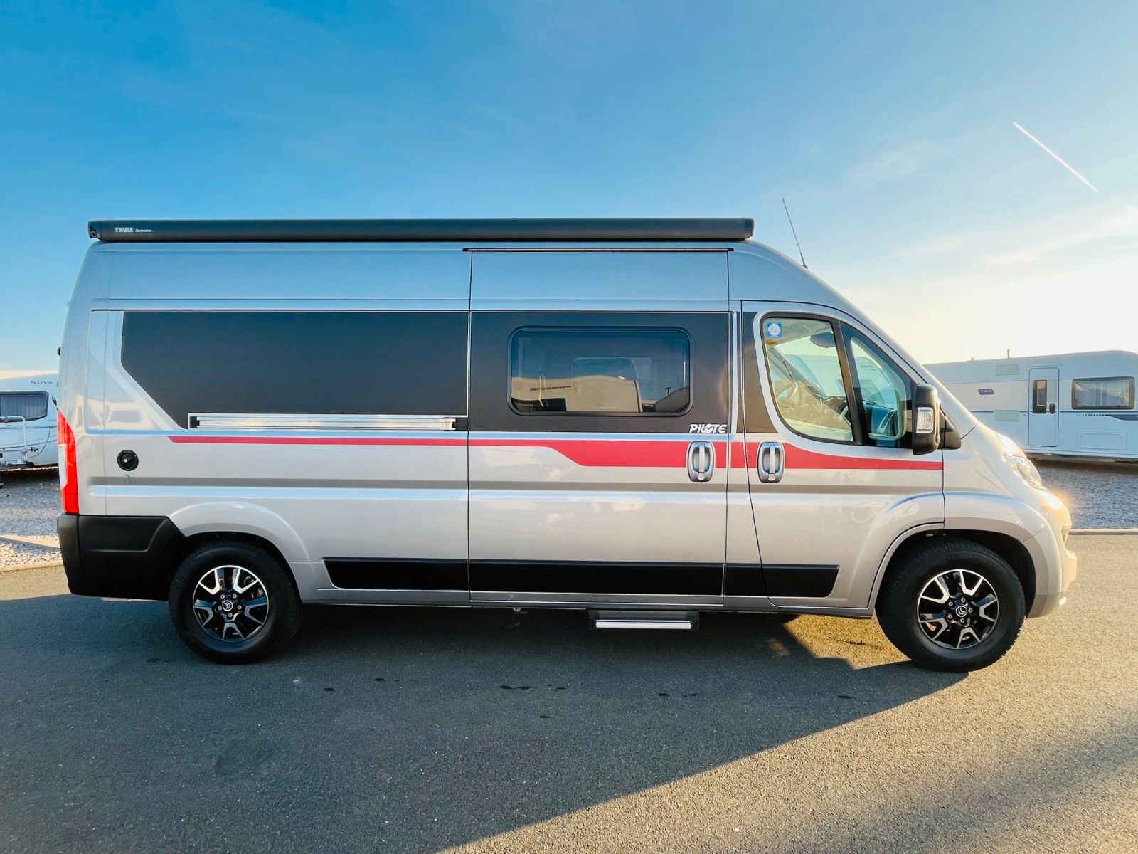 Fahrzeugabbildung Pilote V 600 GJ QUERBETT MARKISE SOLAR NAVI