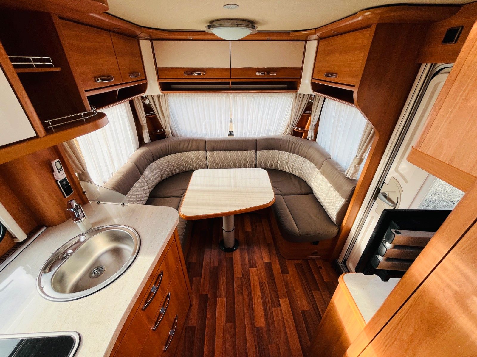 Fahrzeugabbildung HYMER / ERIBA / HYMERCAR NOVA LUXUSLINE 465 FRANZ.BETT KLIMAANLAGE