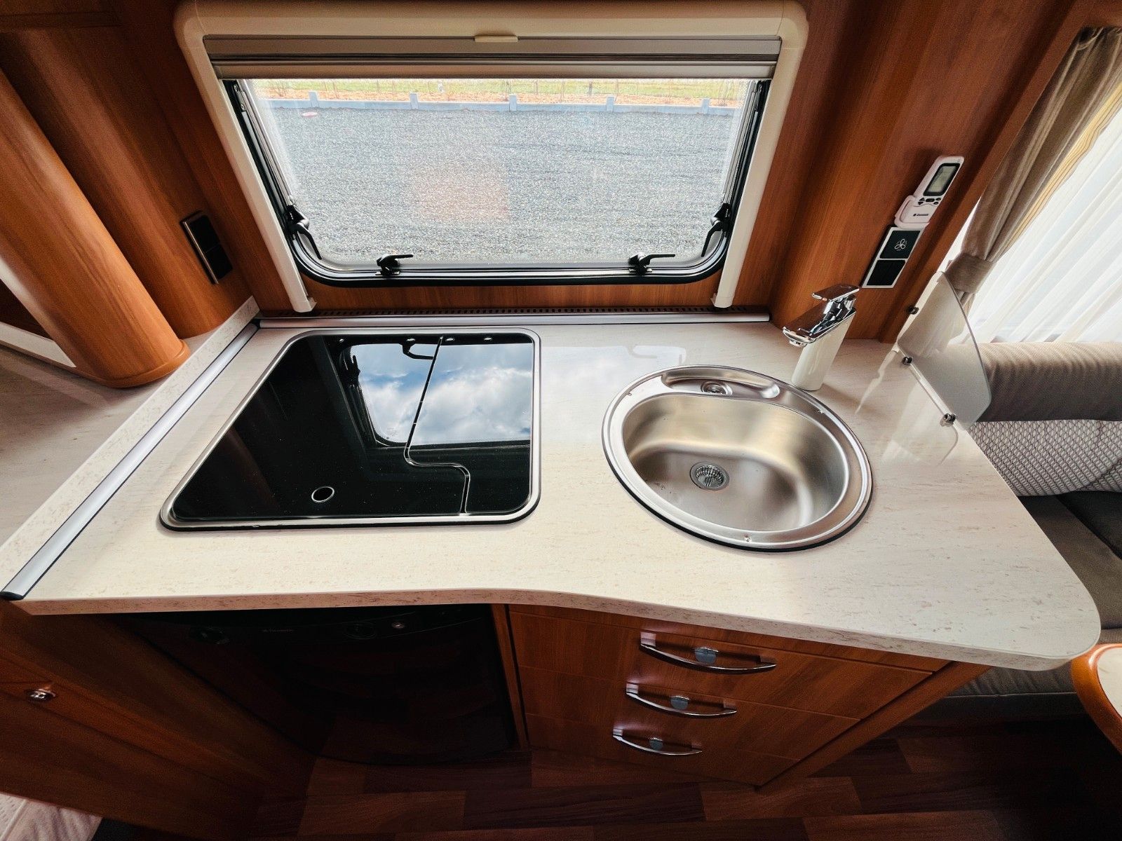 Fahrzeugabbildung HYMER / ERIBA / HYMERCAR NOVA LUXUSLINE 465 FRANZ.BETT KLIMAANLAGE