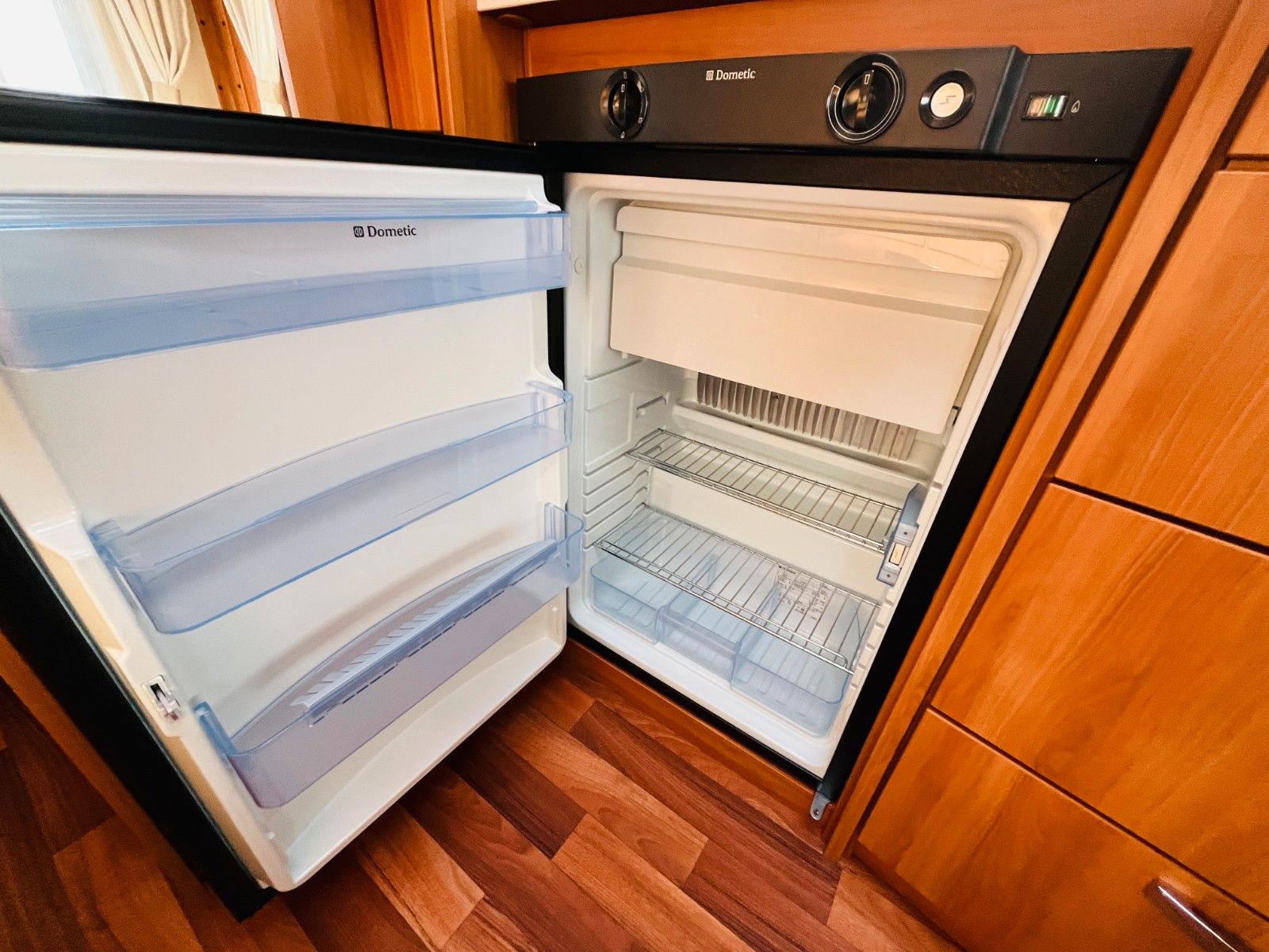 Fahrzeugabbildung HYMER / ERIBA / HYMERCAR NOVA LUXUSLINE 465 FRANZ.BETT KLIMAANLAGE