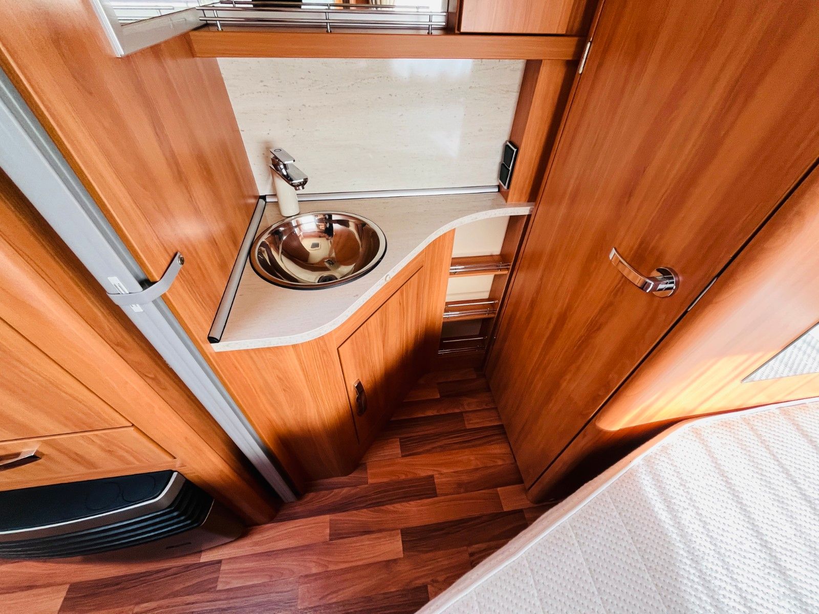 Fahrzeugabbildung HYMER / ERIBA / HYMERCAR NOVA LUXUSLINE 465 FRANZ.BETT KLIMAANLAGE