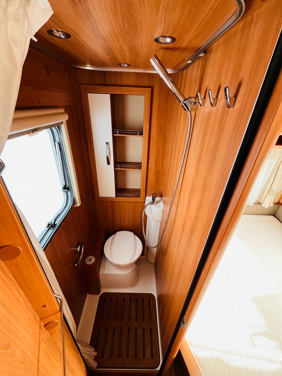 Fahrzeugabbildung HYMER / ERIBA / HYMERCAR NOVA LUXUSLINE 465 FRANZ.BETT KLIMAANLAGE