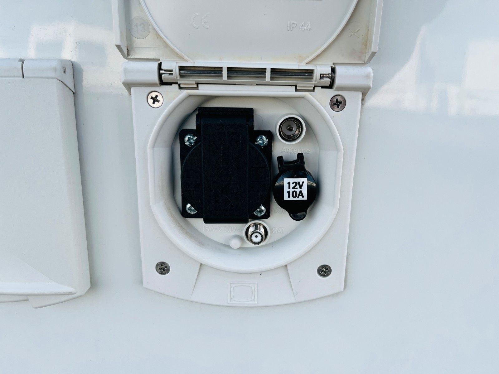 Fahrzeugabbildung HYMER / ERIBA / HYMERCAR NOVA LUXUSLINE 465 FRANZ.BETT KLIMAANLAGE