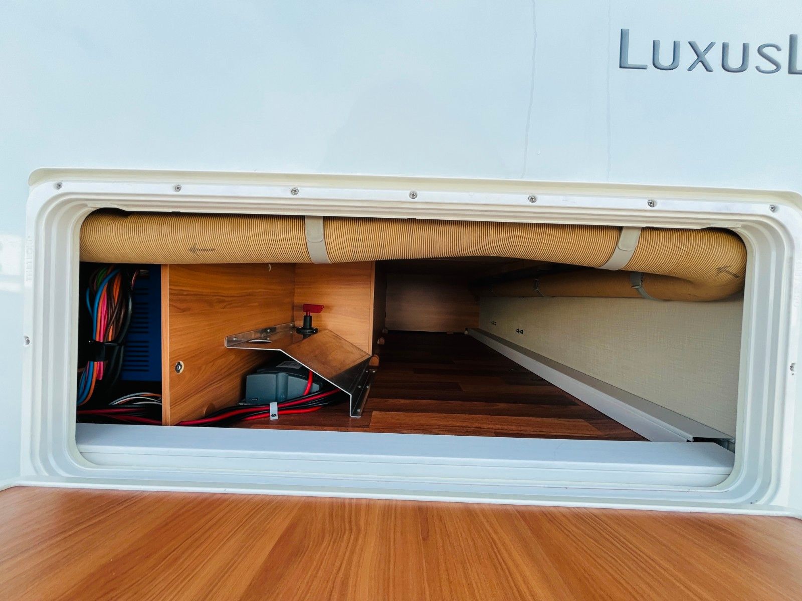 Fahrzeugabbildung HYMER / ERIBA / HYMERCAR NOVA LUXUSLINE 465 FRANZ.BETT KLIMAANLAGE