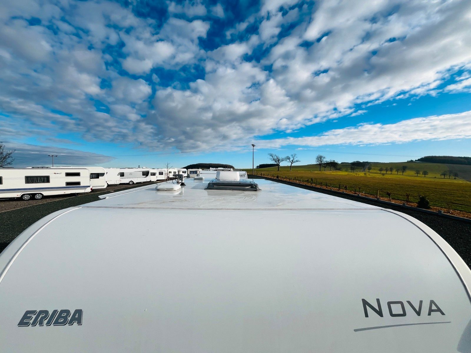 Fahrzeugabbildung HYMER / ERIBA / HYMERCAR NOVA LUXUSLINE 465 FRANZ.BETT KLIMAANLAGE