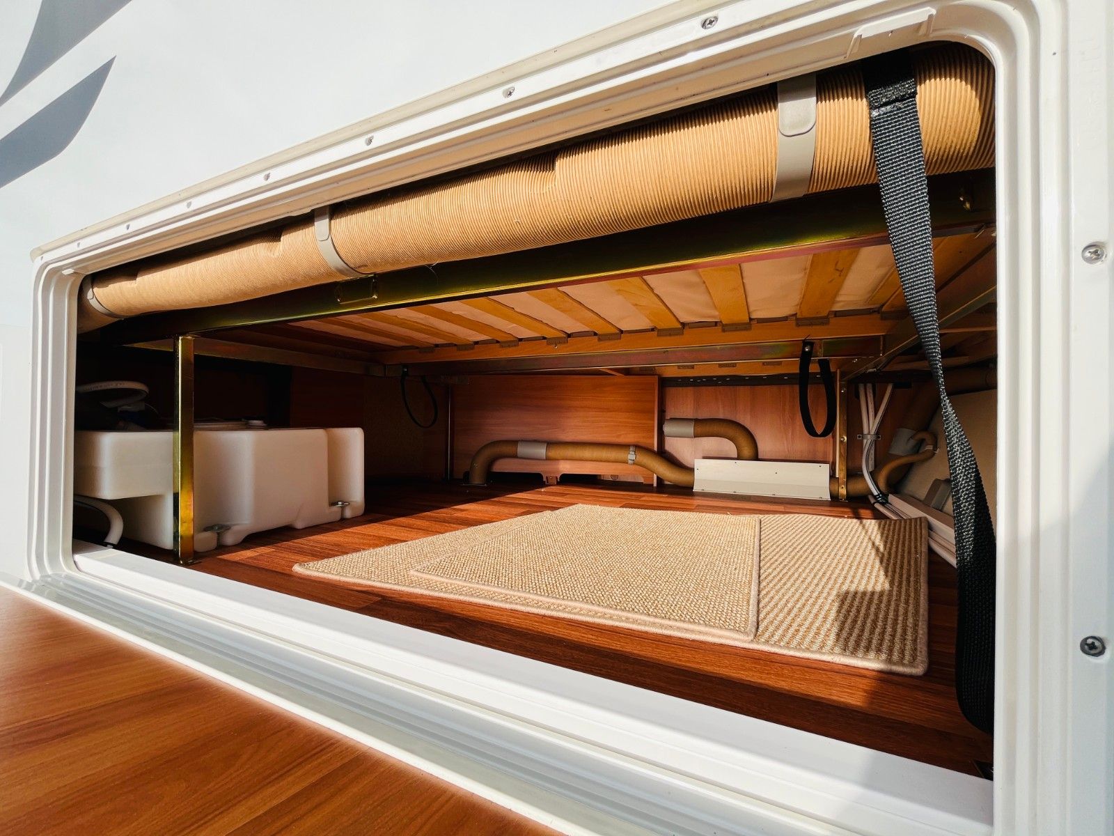 Fahrzeugabbildung HYMER / ERIBA / HYMERCAR NOVA LUXUSLINE 465 FRANZ.BETT KLIMAANLAGE