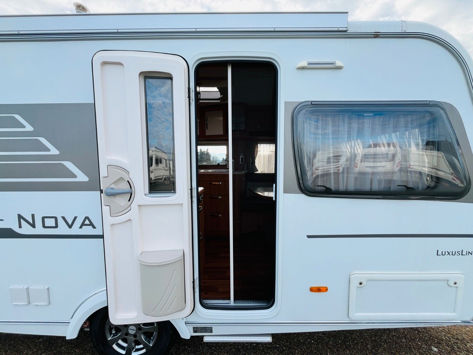 Fahrzeugabbildung HYMER / ERIBA / HYMERCAR NOVA LUXUSLINE 465 FRANZ.BETT KLIMAANLAGE