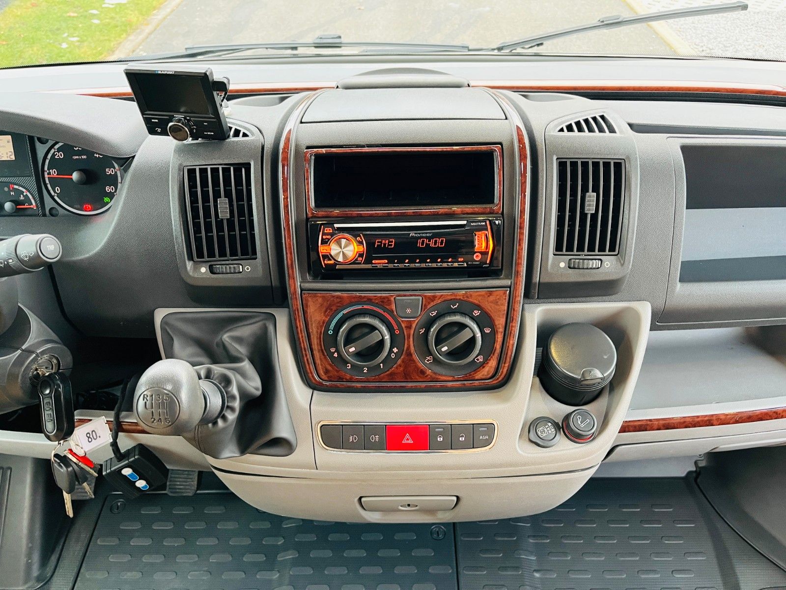 Fahrzeugabbildung Carthago CHIC C-LINE I 4.2 QUERBETT SOLAR WINTERFEST