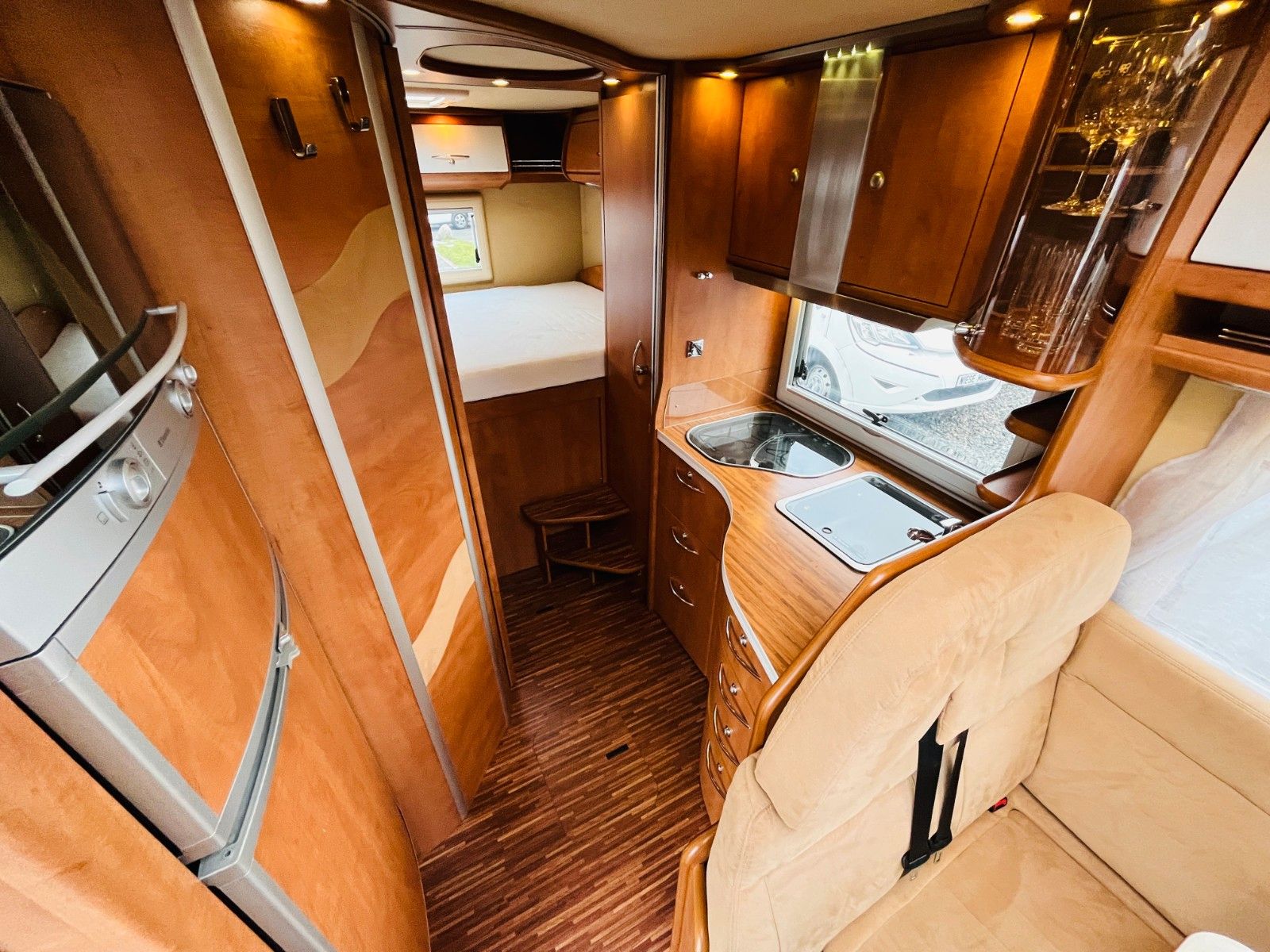 Fahrzeugabbildung Carthago CHIC C-LINE I 4.2 QUERBETT SOLAR WINTERFEST