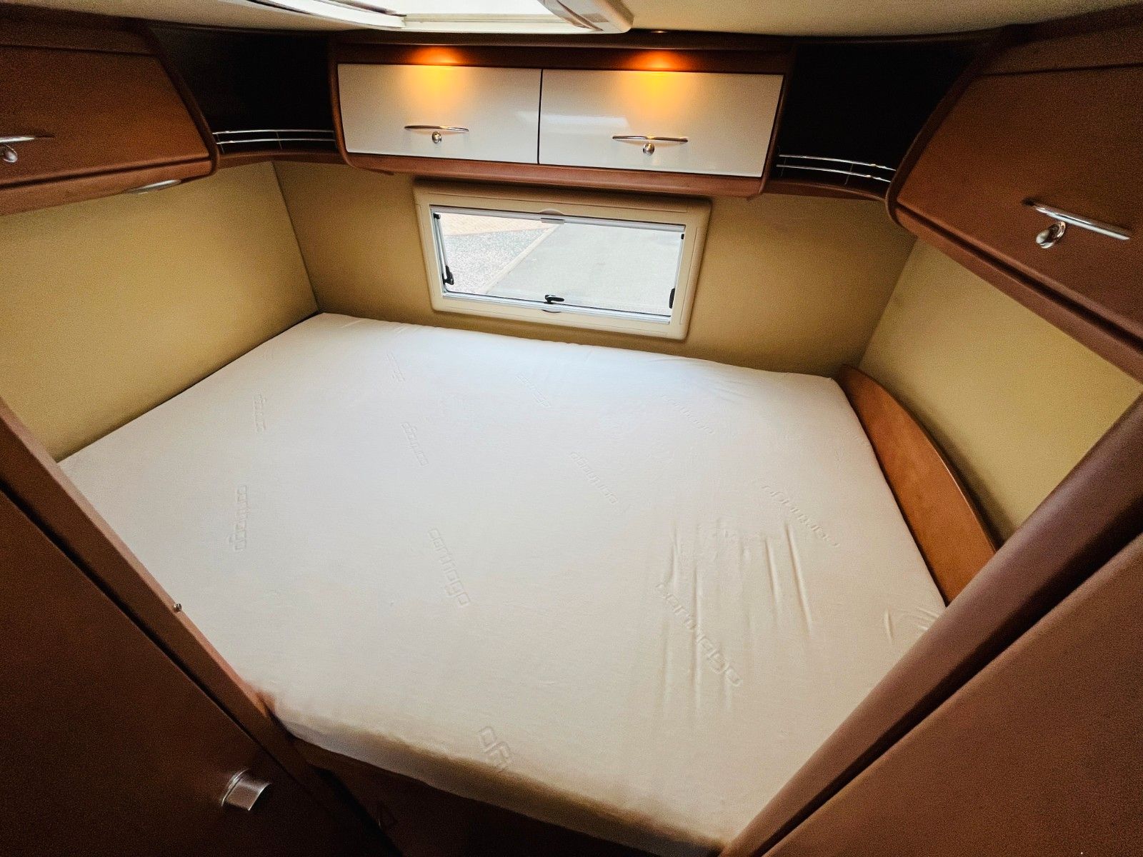 Fahrzeugabbildung Carthago CHIC C-LINE I 4.2 QUERBETT SOLAR WINTERFEST