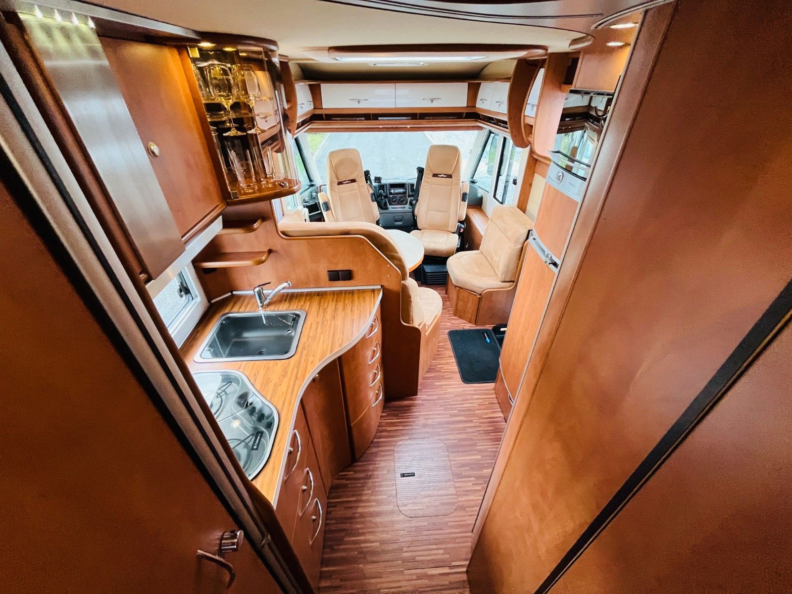 Fahrzeugabbildung Carthago CHIC C-LINE I 4.2 QUERBETT SOLAR WINTERFEST