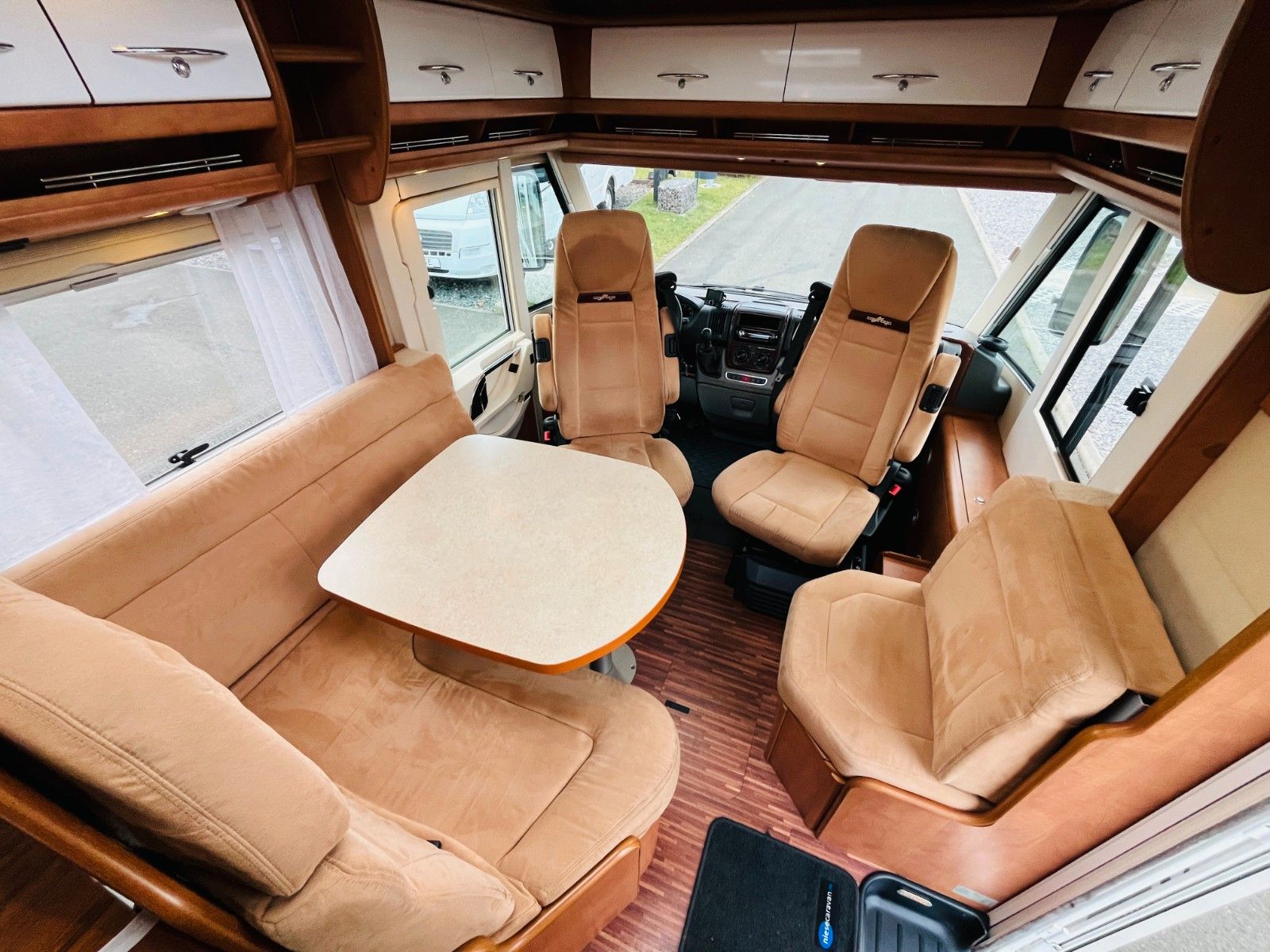 Fahrzeugabbildung Carthago CHIC C-LINE I 4.2 QUERBETT SOLAR WINTERFEST