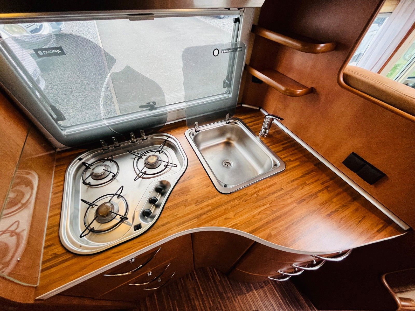 Fahrzeugabbildung Carthago CHIC C-LINE I 4.2 QUERBETT SOLAR WINTERFEST