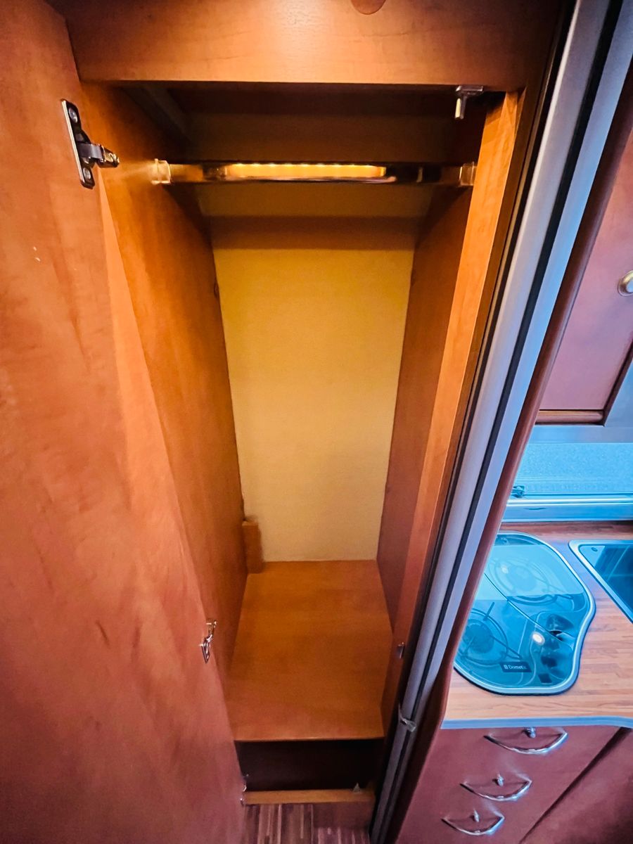 Fahrzeugabbildung Carthago CHIC C-LINE I 4.2 QUERBETT SOLAR WINTERFEST