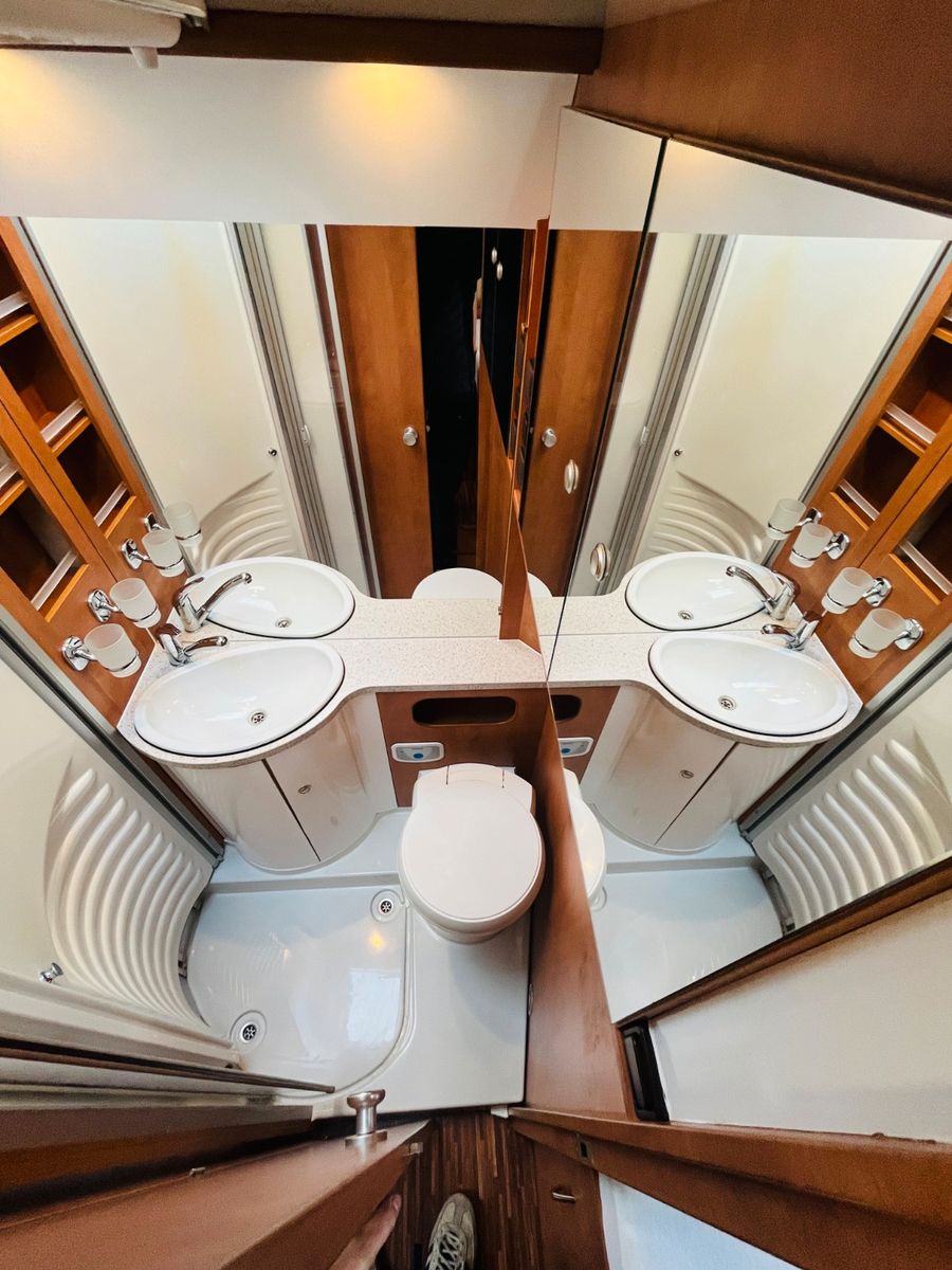 Fahrzeugabbildung Carthago CHIC C-LINE I 4.2 QUERBETT SOLAR WINTERFEST