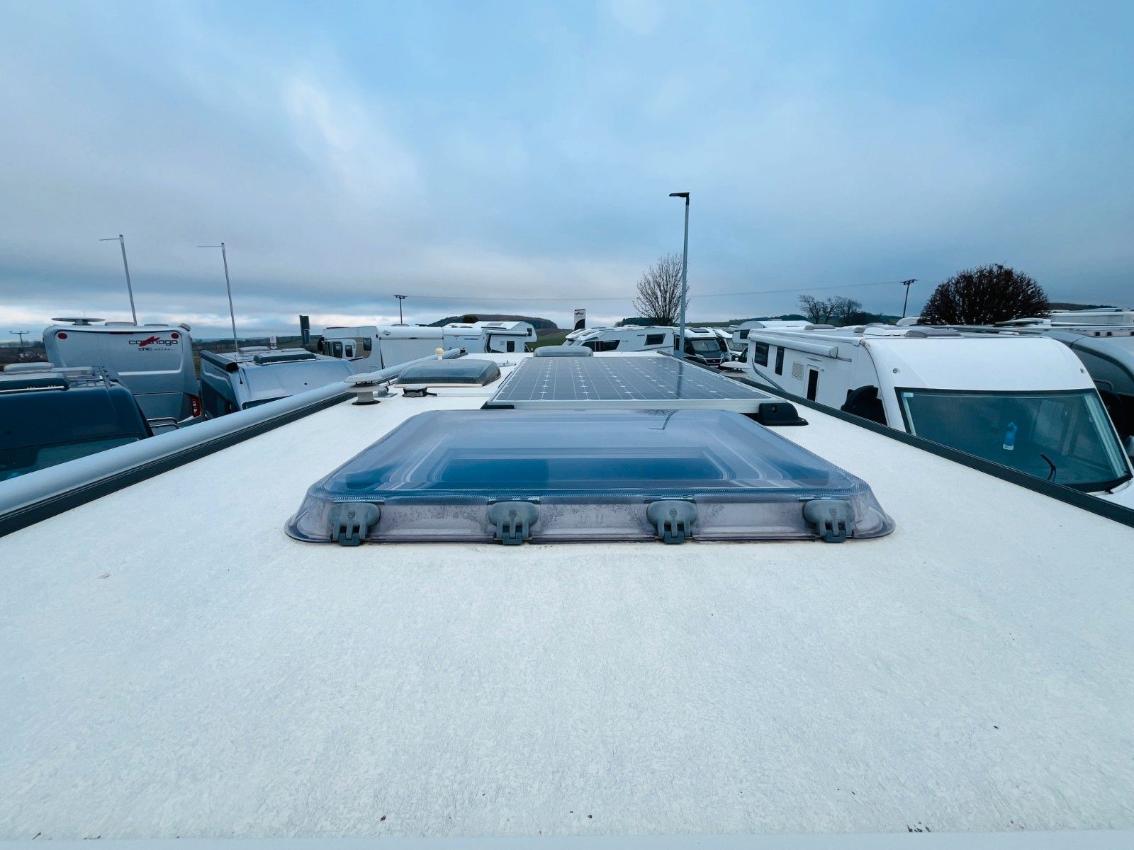 Fahrzeugabbildung Carthago CHIC C-LINE I 4.2 QUERBETT SOLAR WINTERFEST