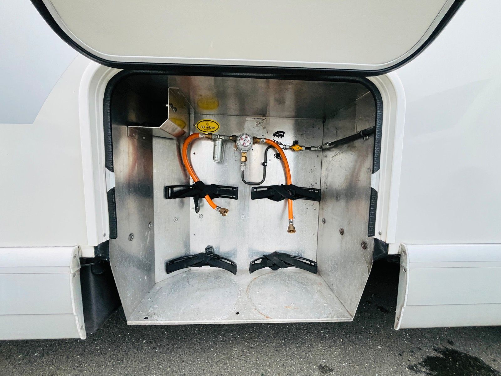 Fahrzeugabbildung Carthago CHIC C-LINE I 4.2 QUERBETT SOLAR WINTERFEST