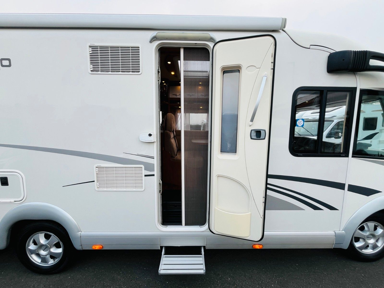 Fahrzeugabbildung Carthago CHIC C-LINE I 4.2 QUERBETT SOLAR WINTERFEST