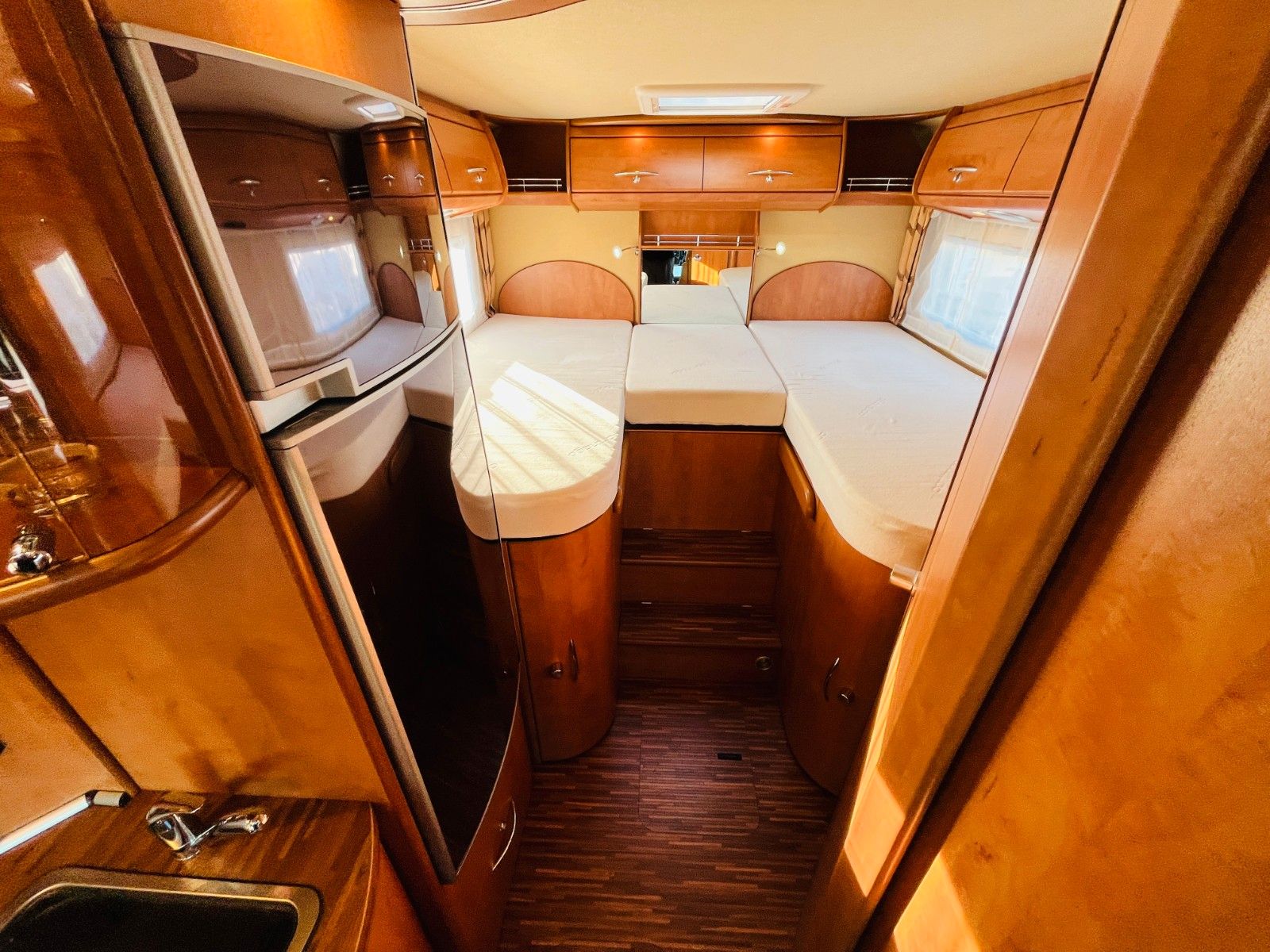 Fahrzeugabbildung Carthago CHIC C-LINE T 4.3 EINZELBETTEN SAT TV SOLAR 3,0L