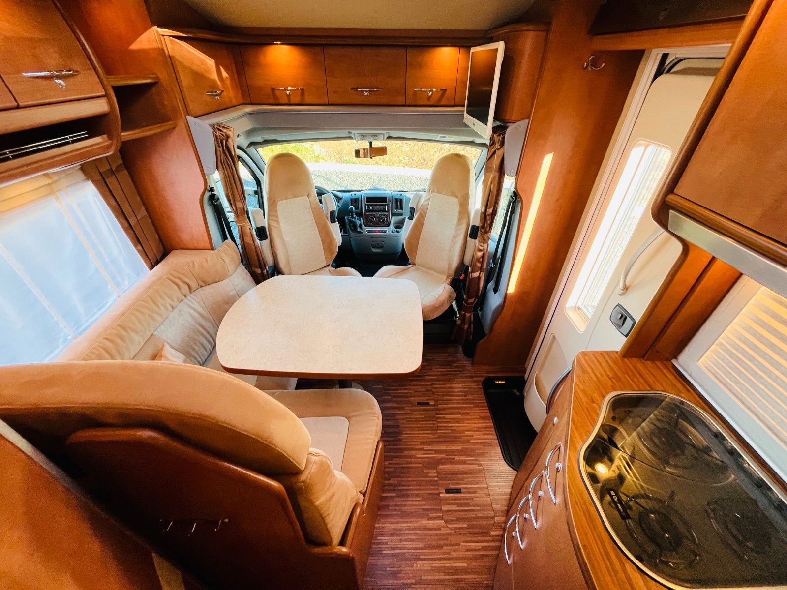 Fahrzeugabbildung Carthago CHIC C-LINE T 4.3 EINZELBETTEN SAT TV SOLAR 3,0L