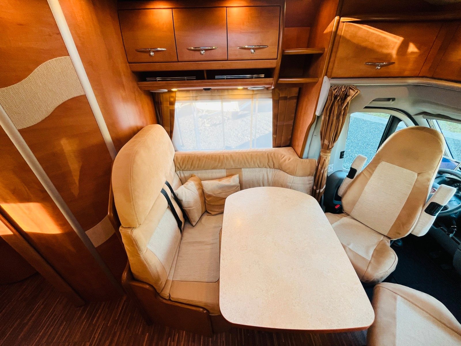 Fahrzeugabbildung Carthago CHIC C-LINE T 4.3 EINZELBETTEN SAT TV SOLAR 3,0L