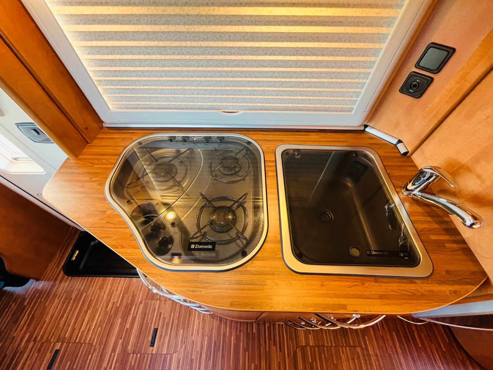 Fahrzeugabbildung Carthago CHIC C-LINE T 4.3 EINZELBETTEN SAT TV SOLAR 3,0L