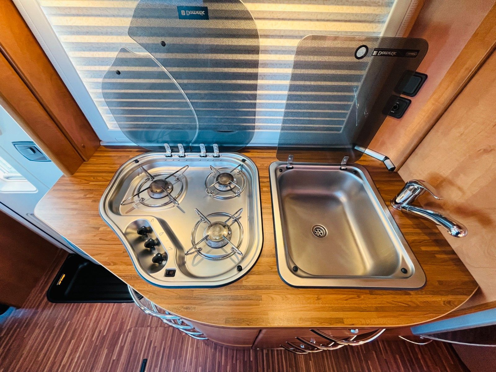 Fahrzeugabbildung Carthago CHIC C-LINE T 4.3 EINZELBETTEN SAT TV SOLAR 3,0L