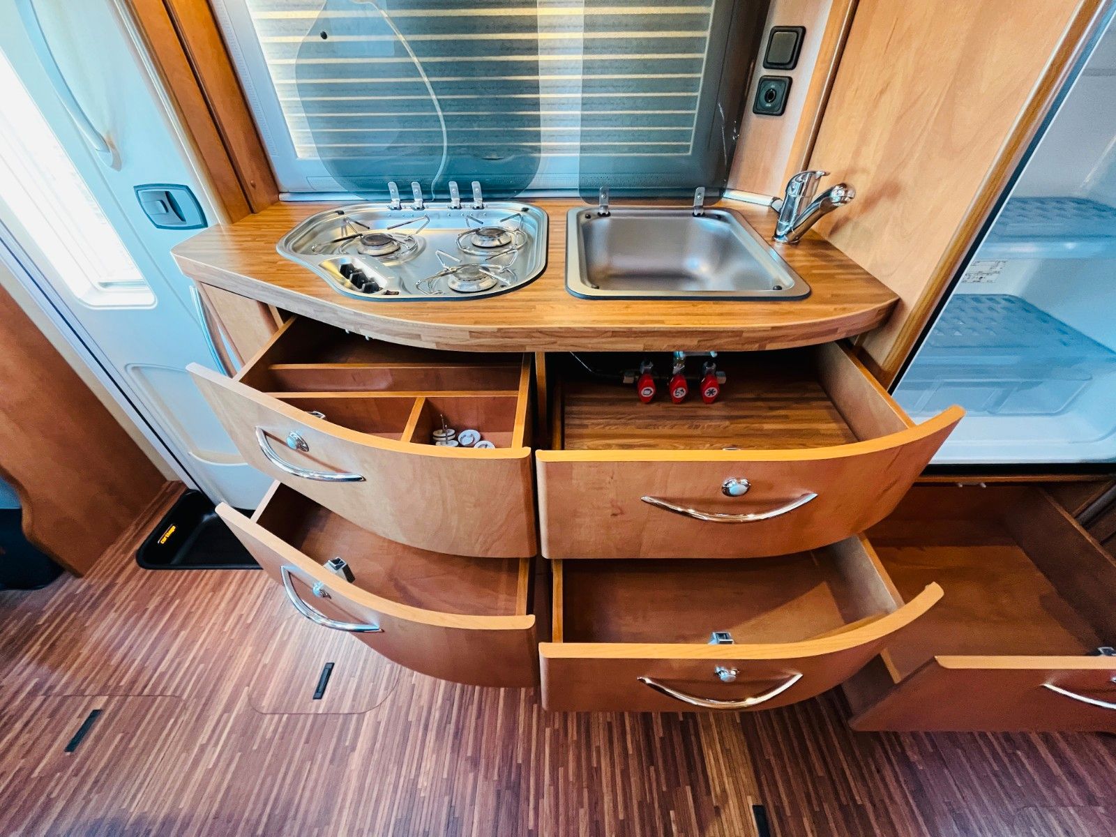 Fahrzeugabbildung Carthago CHIC C-LINE T 4.3 EINZELBETTEN SAT TV SOLAR 3,0L