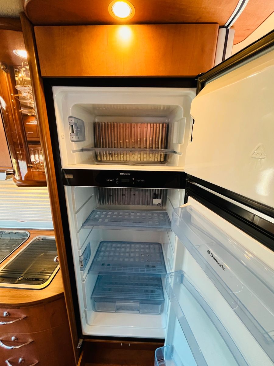 Fahrzeugabbildung Carthago CHIC C-LINE T 4.3 EINZELBETTEN SAT TV SOLAR 3,0L