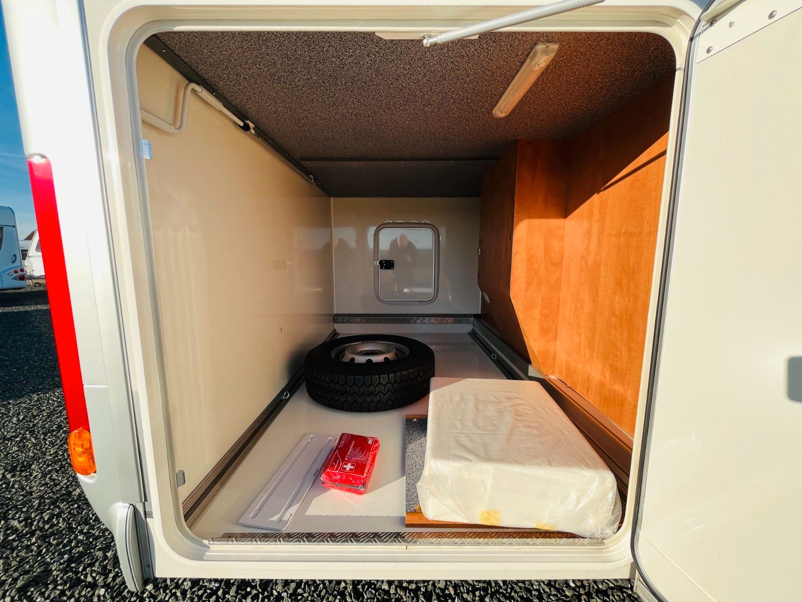 Fahrzeugabbildung Carthago CHIC C-LINE T 4.3 EINZELBETTEN SAT TV SOLAR 3,0L