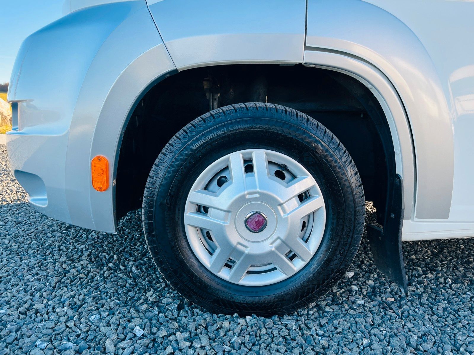 Fahrzeugabbildung Carthago CHIC C-LINE T 4.3 EINZELBETTEN SAT TV SOLAR 3,0L