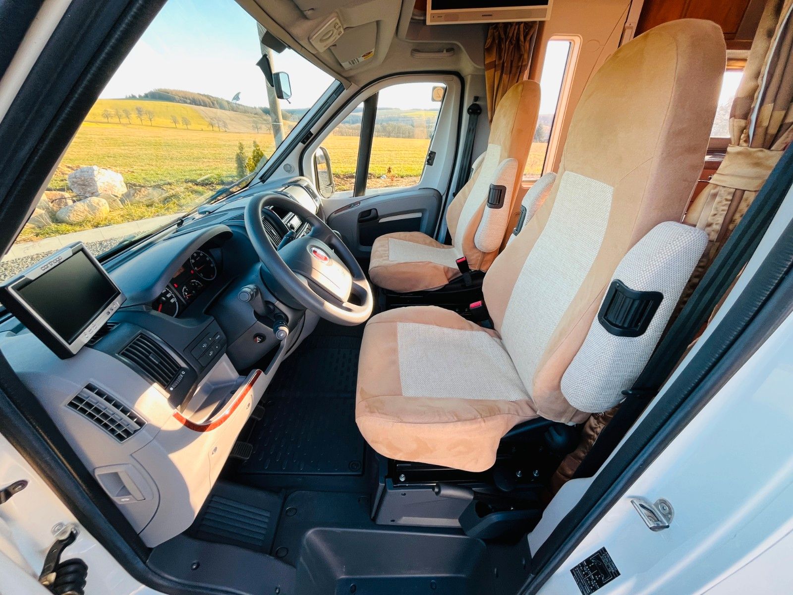 Fahrzeugabbildung Carthago CHIC C-LINE T 4.3 EINZELBETTEN SAT TV SOLAR 3,0L