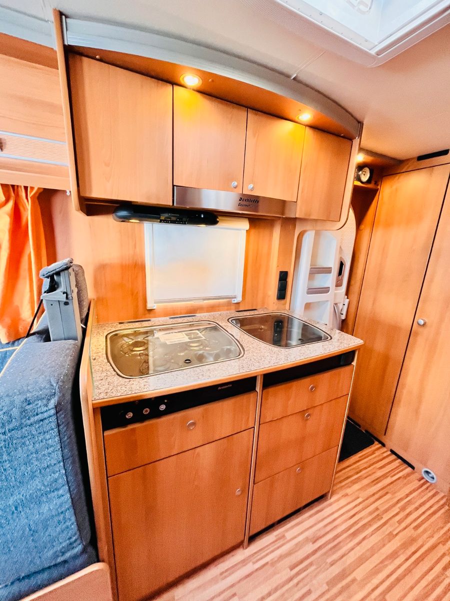 Fahrzeugabbildung Dethleffs GLOBEBUS 005 HUBBETT GROßE SITZGRUPPE SAT SOLAR