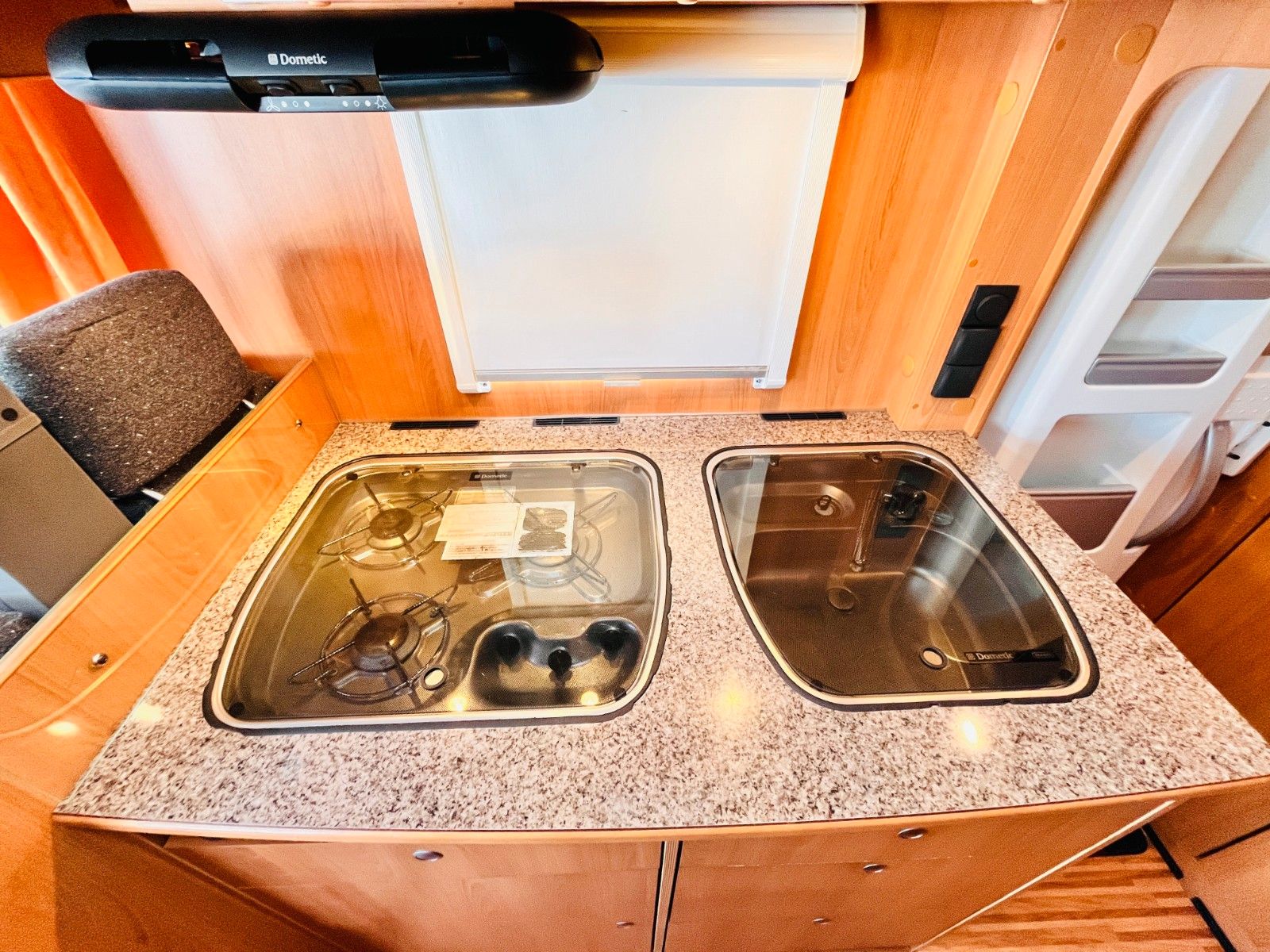 Fahrzeugabbildung Dethleffs GLOBEBUS 005 HUBBETT GROßE SITZGRUPPE SAT SOLAR