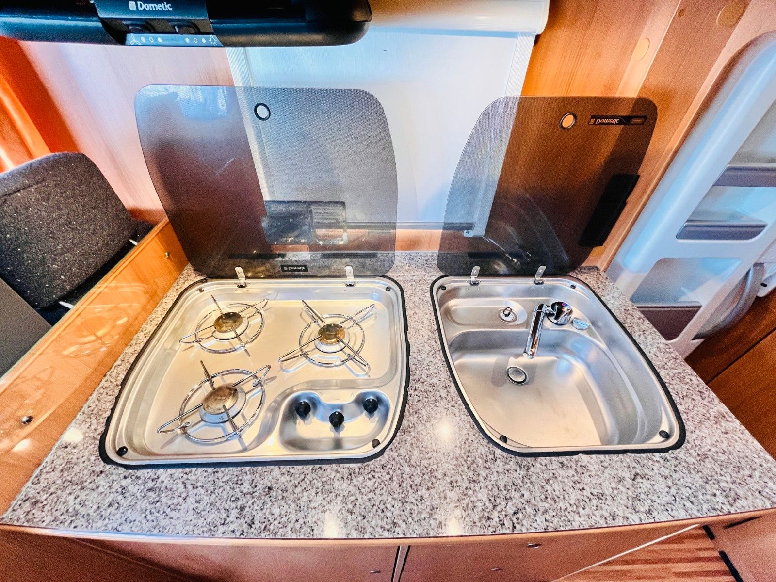 Fahrzeugabbildung Dethleffs GLOBEBUS 005 HUBBETT GROßE SITZGRUPPE SAT SOLAR