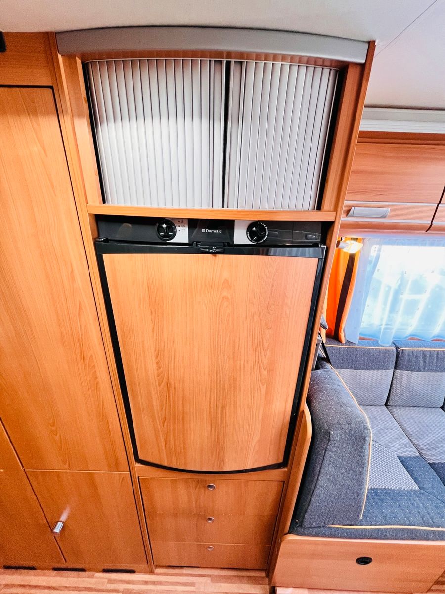 Fahrzeugabbildung Dethleffs GLOBEBUS 005 HUBBETT GROßE SITZGRUPPE SAT SOLAR