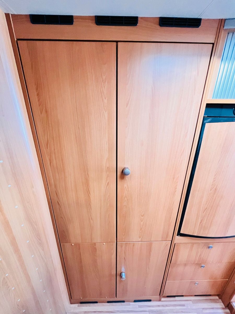 Fahrzeugabbildung Dethleffs GLOBEBUS 005 HUBBETT GROßE SITZGRUPPE SAT SOLAR