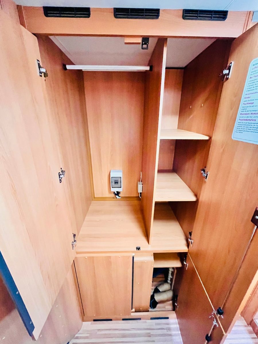 Fahrzeugabbildung Dethleffs GLOBEBUS 005 HUBBETT GROßE SITZGRUPPE SAT SOLAR